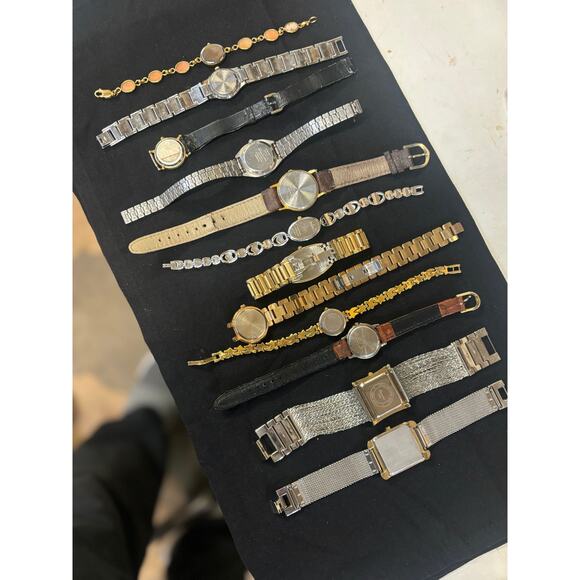 12 Women’s Watches! They all work! Citizens,Seiko, Bulova Ect. Read!